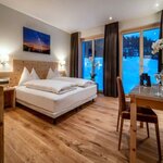 Photo of Suite, shower and bath tub, north